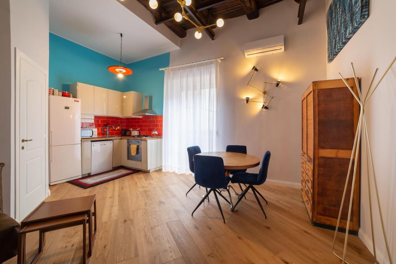 Design Next Sorbillo On Tribunali St By Houseinnaples Apartment *