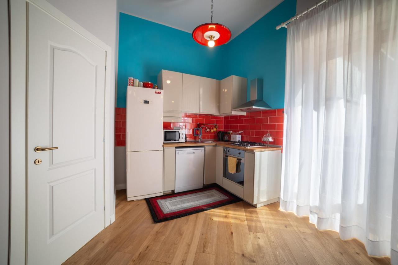 Design Next Sorbillo On Tribunali St By Houseinnaples